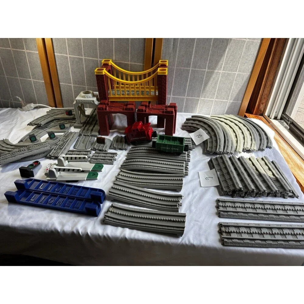 Lionel Little Lines Freight Train Set Lot With Red Caboose (Not Complete)